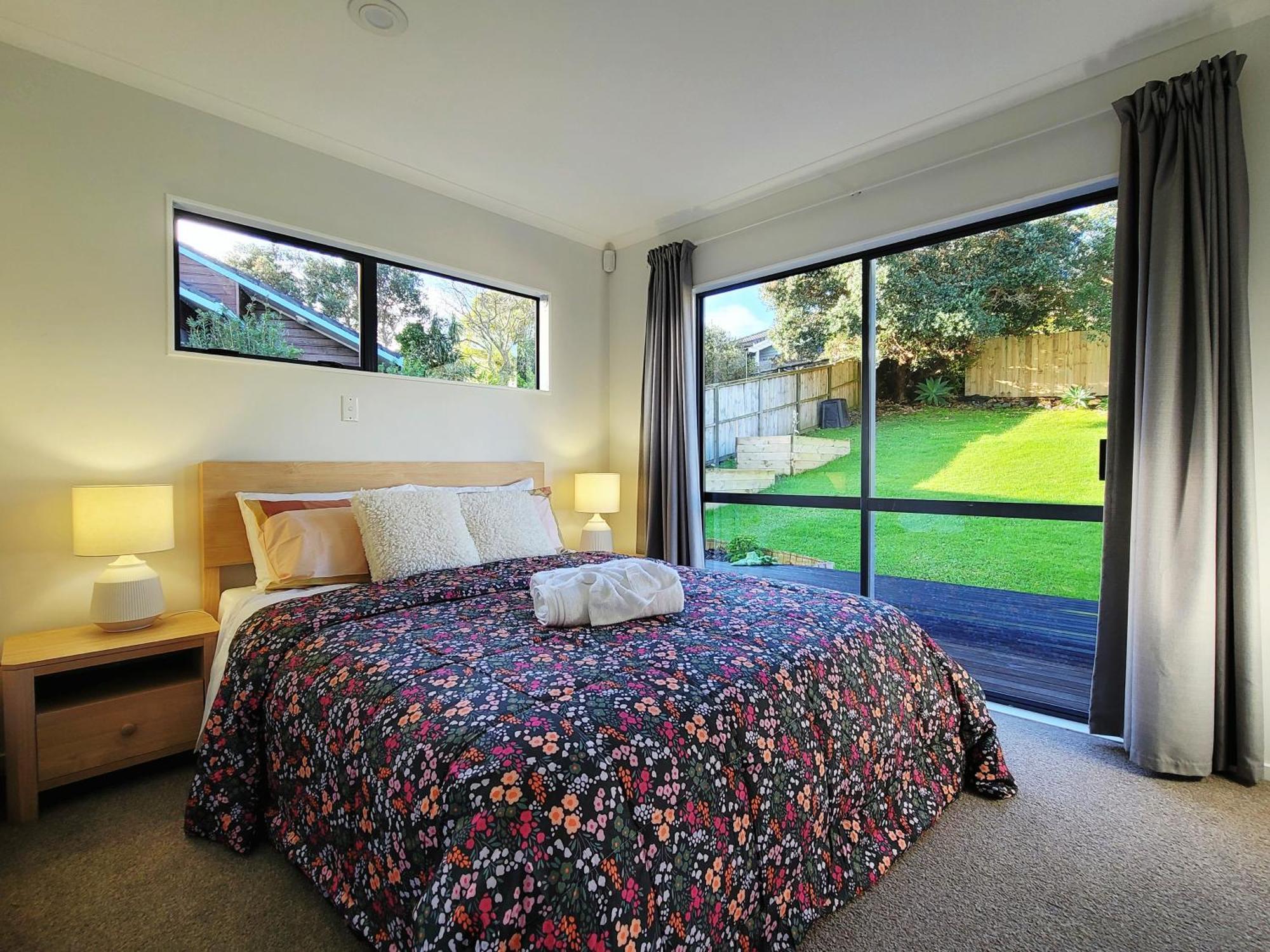 Sea View 5 Bedroom Holiday House Whangaparaoa Exterior photo