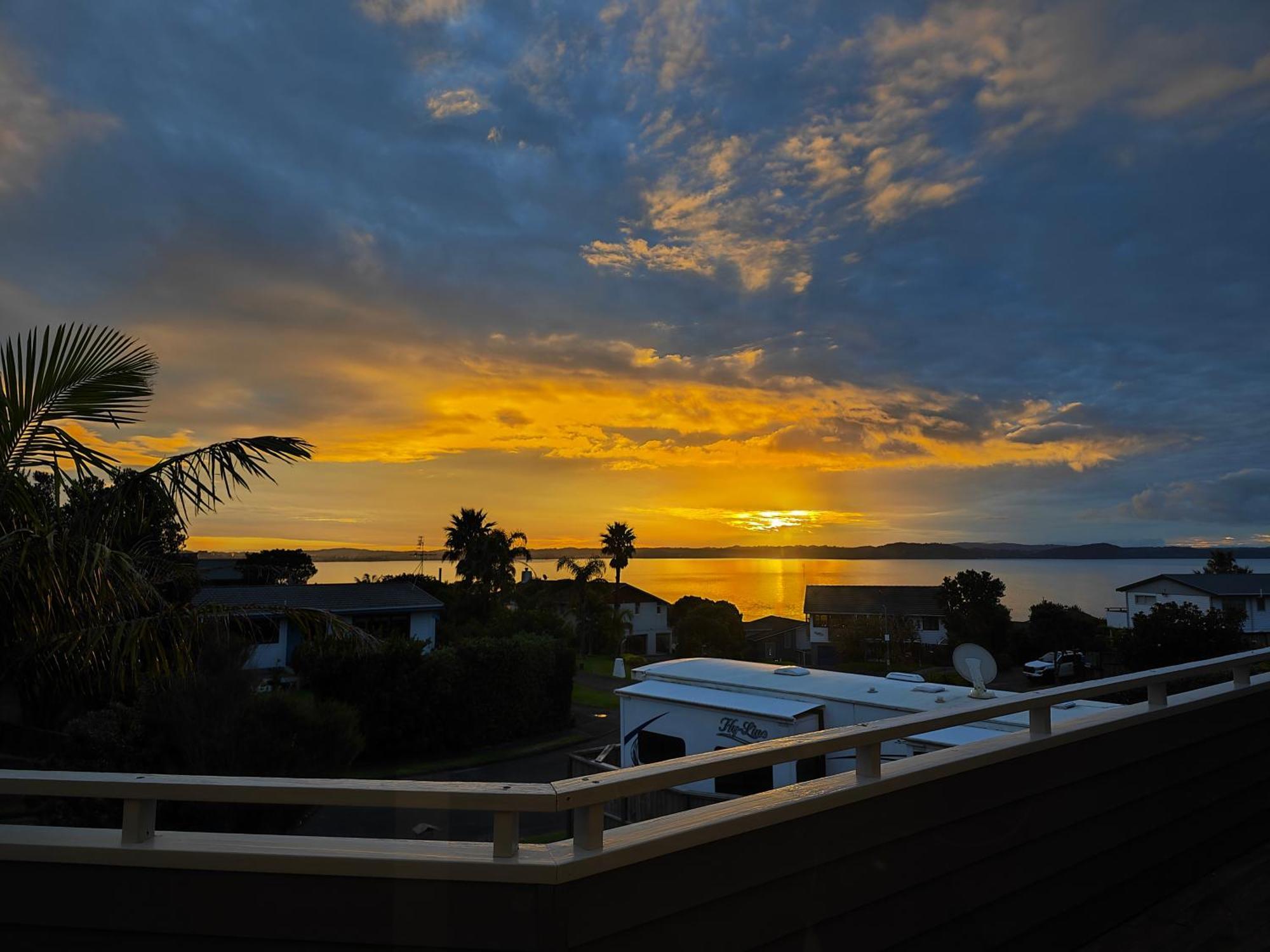 Sea View 5 Bedroom Holiday House Whangaparaoa Exterior photo